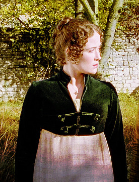 Love these  #Austen tributes. Dark green spencer worn by Jennifer Ehle in 1995 P&P. And in  #SanditonPBS by  #RoseWilliams. More on recycled movie costumes  https://recycledmoviecostumes.tumblr.com/post/188176782166/this-dark-green-spencer-was-likely-made-for
