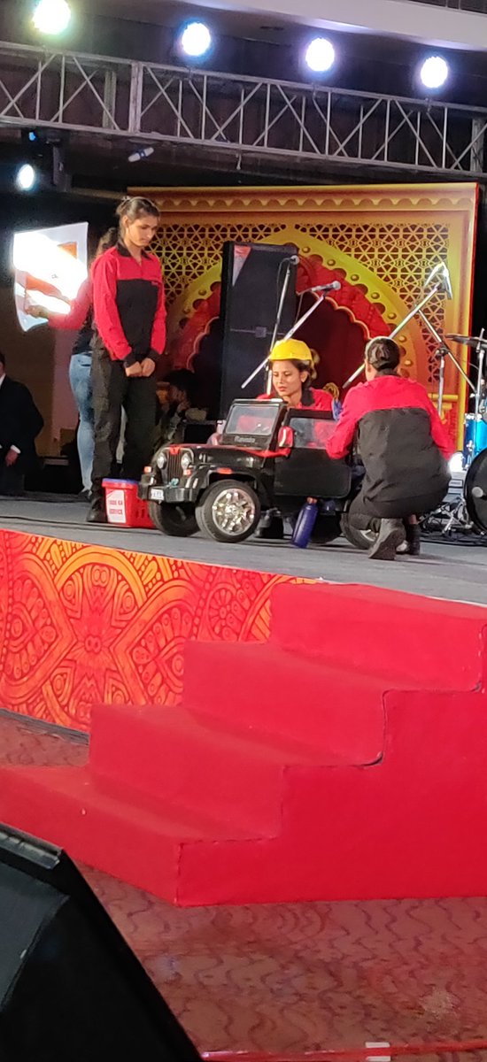 tweetsSANJOY's tweet photo. #PinkCollars recognised fr taking brave challenge in an industry dominated by men. Mahindra owners who get their vehicles serviced, salutes these women when they collect back their vehicles @GoenkaPk @MahindraRise #KalyanMotors #jaipur @SkillsASDC @NSDCINDIA @18002096006 https://t.co/TXttD1wxT8