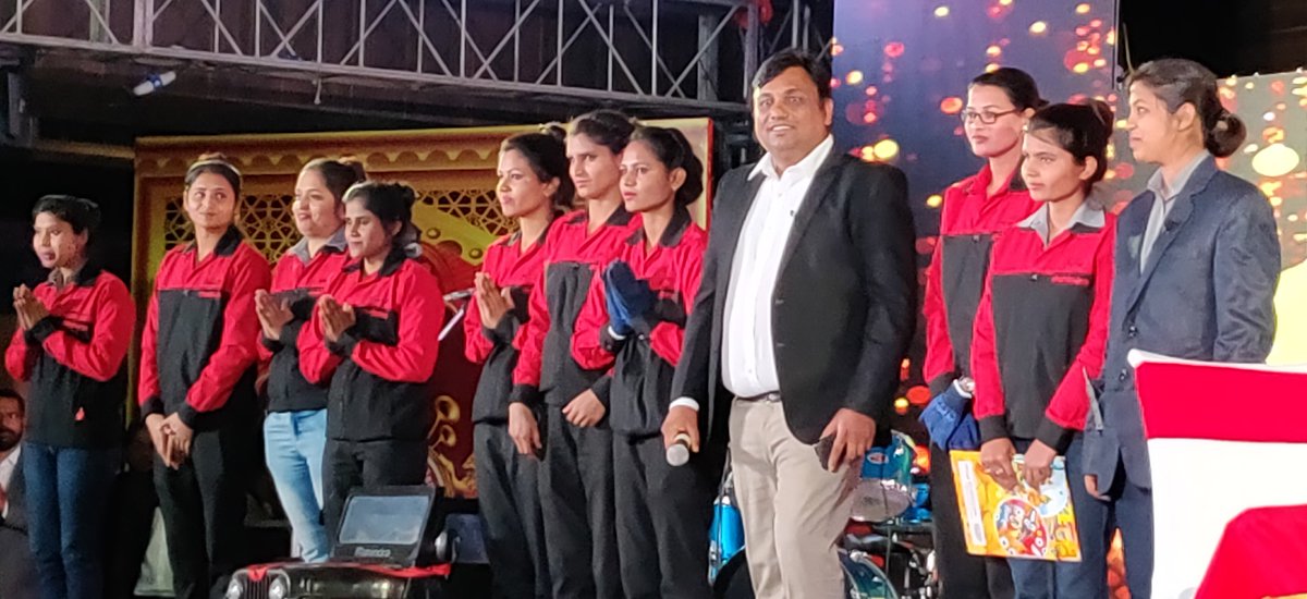 tweetsSANJOY's tweet photo. #PinkCollars recognised fr taking brave challenge in an industry dominated by men. Mahindra owners who get their vehicles serviced, salutes these women when they collect back their vehicles @GoenkaPk @MahindraRise #KalyanMotors #jaipur @SkillsASDC @NSDCINDIA @18002096006 https://t.co/TXttD1wxT8