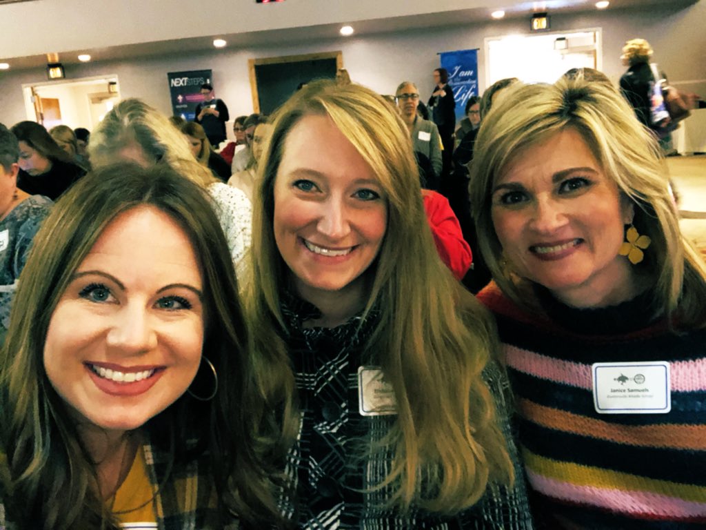 MrsHowardReads's tweet photo. #EdCampASLA https://t.co/bQ1I7lZPYV