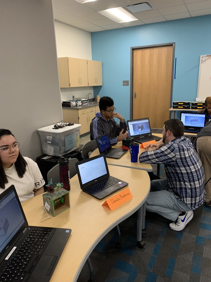 mle_val's tweet photo. Students in @Aubmoss1’s Intro to Engineering Design class showcased their Automatas during their Gallery Walk today! 👏🏻 @CCHSCavs https://t.co/eSrdqaUIqc