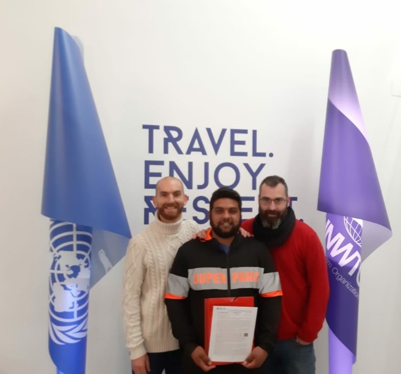 Asperonesmalaga's tweet photo. Estamos muy contentos. El #RelatorPobreza de Naciones Unidas para la pobreza extrema y los Derechos Humanos nos ha recibido y hemos estado hablando sobre la situación de Asperones. Gracias @Alston_UNSR @Rebecca_Riddell y @Bassam_Khawaja por recibirnos y vuestra preocupación 1/2 https://t.co/nxEqa0mfpY