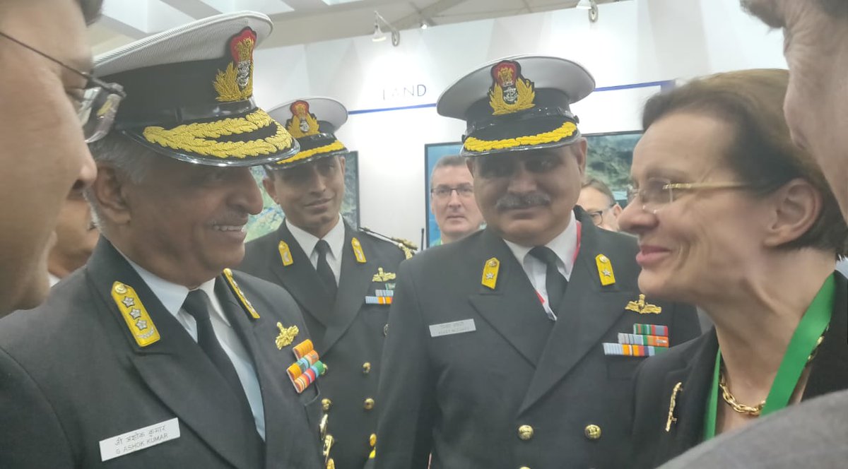 ThalesAsia's tweet image. [#DefExpo2020] | Pascale Sourisse, Sr Executive VP, Int&apos;l Dev., and #Thales team met Vice Admiral G Ashok Kumar, Vice Chief of Naval Staff @indiannavy and demonstrated #sonar capabilities among other demos @DefExpoIndia 
@ThalesDefence #ThalesinIndia #DefExpoLucknow