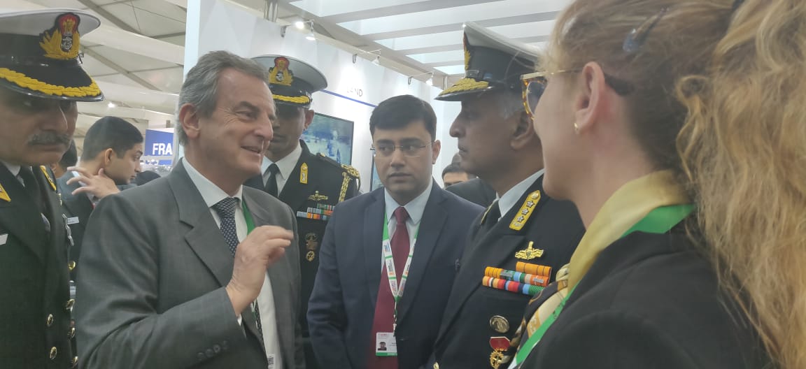 ThalesAsia's tweet image. [#DefExpo2020] | Pascale Sourisse, Sr Executive VP, Int&apos;l Dev., and #Thales team met Vice Admiral G Ashok Kumar, Vice Chief of Naval Staff @indiannavy and demonstrated #sonar capabilities among other demos @DefExpoIndia 
@ThalesDefence #ThalesinIndia #DefExpoLucknow