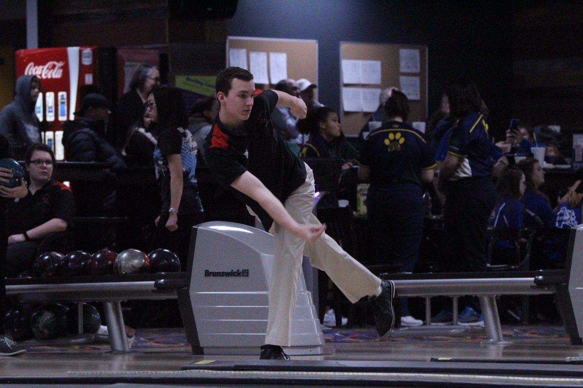 Lowellbowling's tweet photo. Boys Bowling defeated FHC 18-12 this week.

Individual points scored by: Lucas Sloma (2), Aaron Fritsma (2), Jake Reynolds (1), Mitchell Anderson (1).

High scores: Collin Clark (187), Mitchell Anderson (179). https://t.co/om13YCdBA1