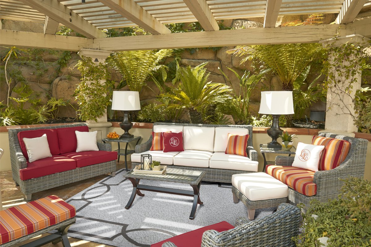 KasRugs's tweet photo. Think outdoor rugs are all the same? Think again! The Hamptons collection by @libbylangdon brings trendy indoor design styles into your #outdoorliving rooms! #colorwithKAS #LibbyLangdonHome https://t.co/W39E80cNtA
