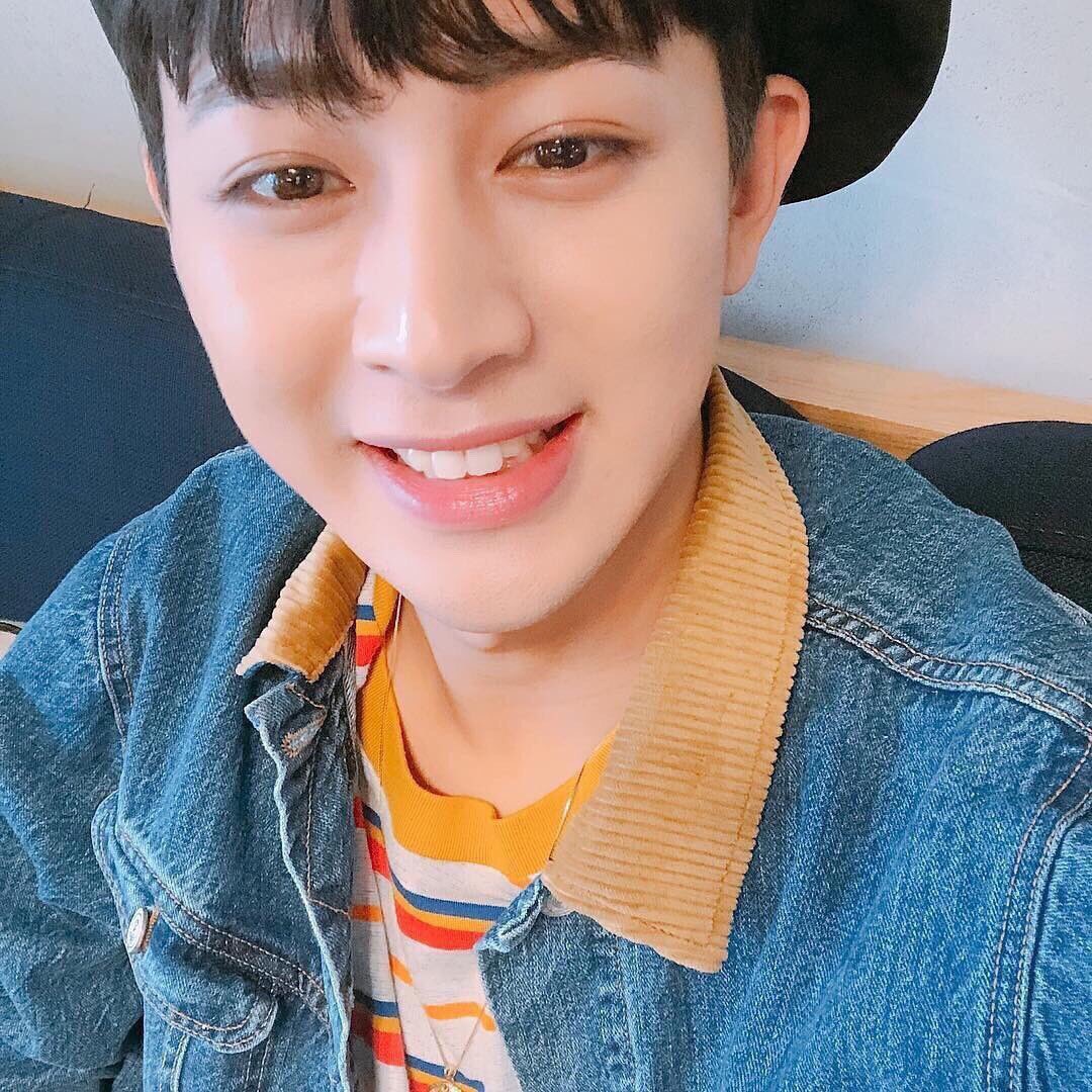 ____song1995's tweet photo. 私の王子様➰❕🥺💖の誕生日だァ❤︎"

생일축하 💖💖

4月に会えるの楽しみすぎるよ
ニベア王子だし。唇ぷるぷるだし
料理もできるユニョンまま(♡)
(語彙力) https://t.co/FkdBWSlK3h