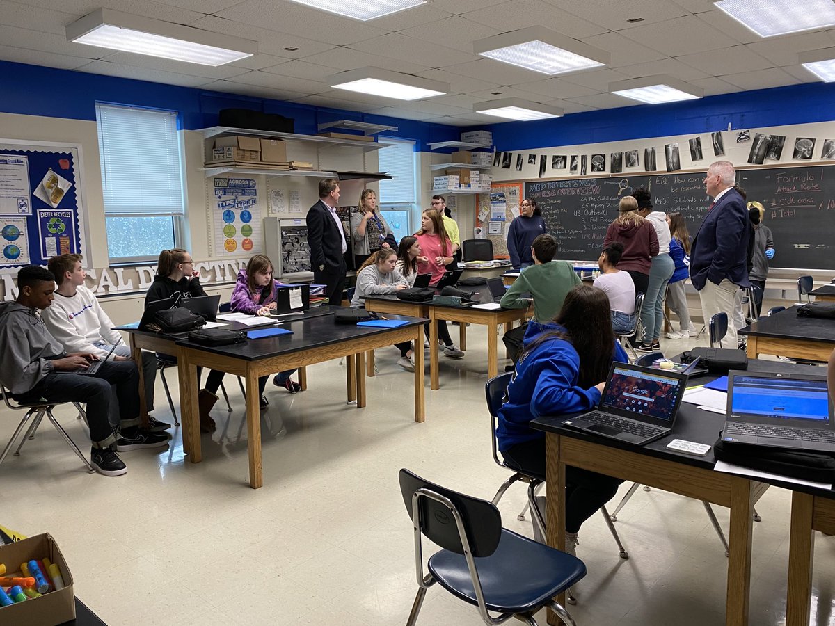 AndiWallach's tweet photo. #Siemens came to check out our Medical Detectives! #STEMatExeter https://t.co/XkWwJU4j0Z