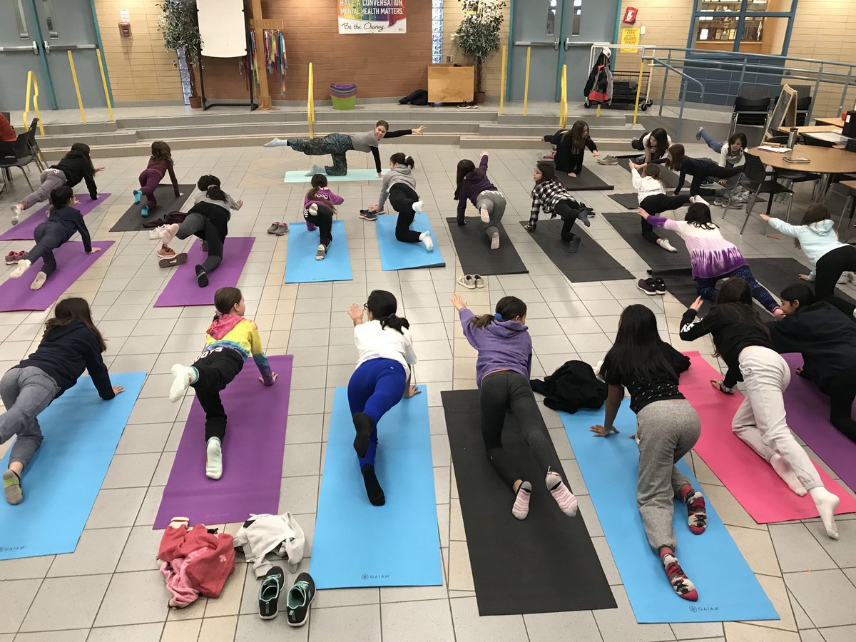 MargueriteHCDSB's tweet photo. Yoga for Gr.5&amp;6 Girls Club. Special Guest! #MindsUp ⁦@HCDSB⁩ #belonging https://t.co/BRpog0LtfH