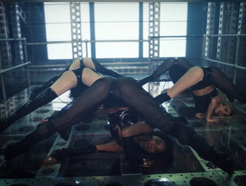 mrInevernoticed's tweet image. I know y’all were like 😳 when this came on
#ReactPCD