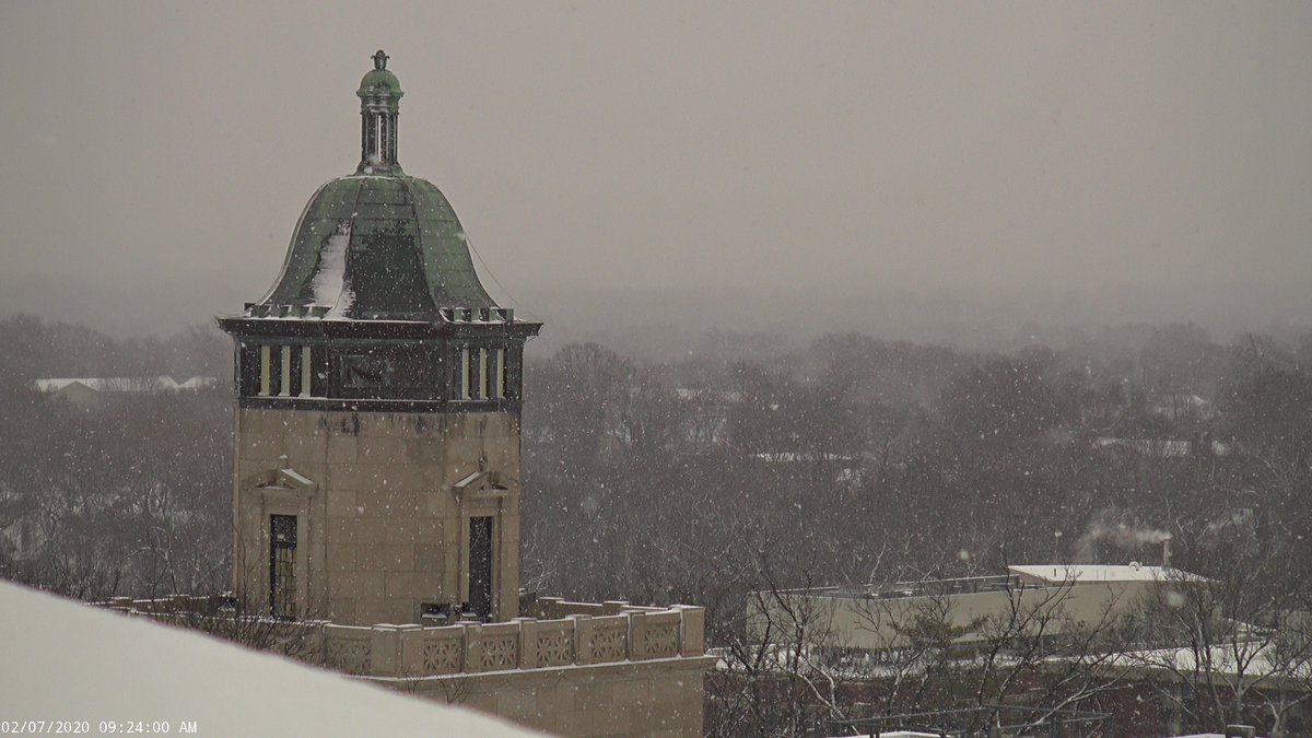 mlgriffinWX1's tweet photo. Gorgeous scene of snow falling across the campus of @wku this morning via @WKUweather.  #kywx https://t.co/k2y8KQBVyP
