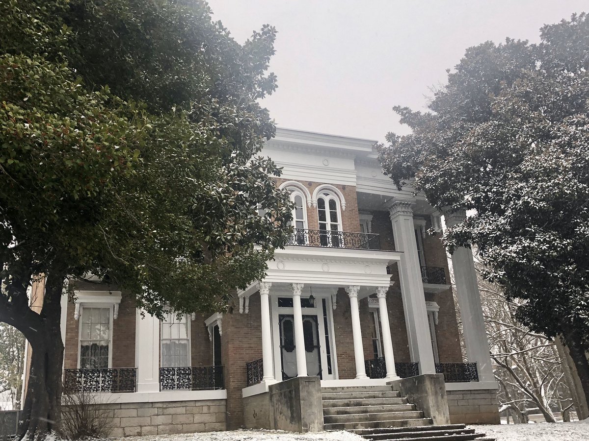 Clarksville_CVB's tweet photo. Historic mansion + #snow = Sheer Beauty!
#smithtrahern #historic #mansion #antebellum #historichome #historicsites #snowday #visitclarksvilletn https://t.co/Fe0552gXY9