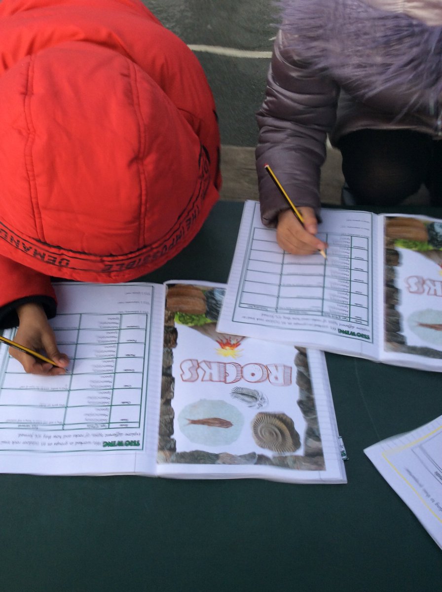 LapagePrimary's tweet image. Year 3 have had a wonderful time this week starting their new learning in Science. They have begun their new topic of 'Rocks' by completing an outdoor trail to learn all about sedimentary, igneous and metamorphic rocks. #workingtogether #teamwork #miniscientists #research
