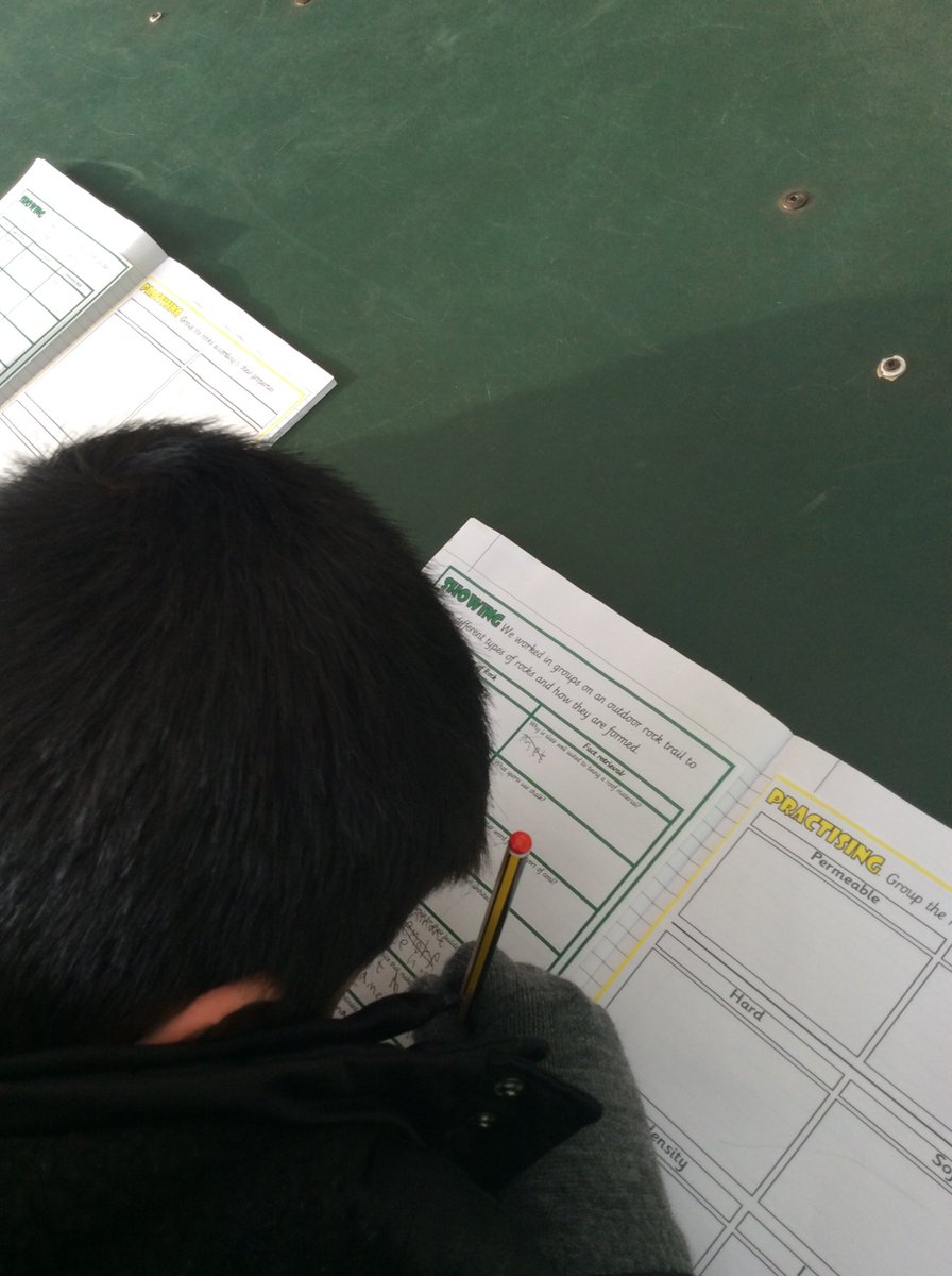 LapagePrimary's tweet image. Year 3 have had a wonderful time this week starting their new learning in Science. They have begun their new topic of 'Rocks' by completing an outdoor trail to learn all about sedimentary, igneous and metamorphic rocks. #workingtogether #teamwork #miniscientists #research