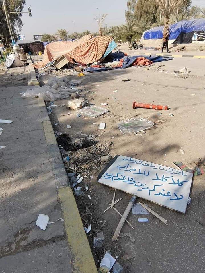 هذا ما حققته عناصر القبعات الزرق في النجف!!

سلاحهم الورود مو مثل ما يكول الحاج صالح؟