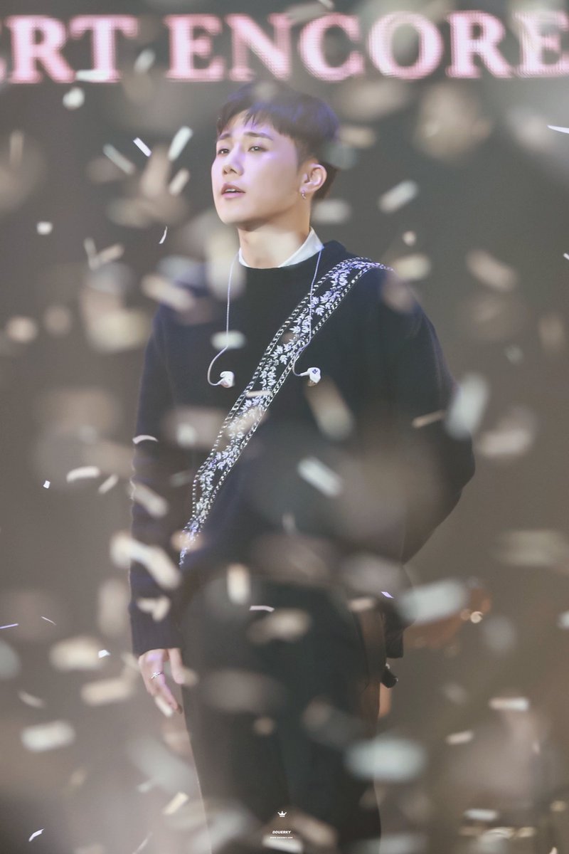 douerky's tweet photo. #김성규 #성규 

오랜만에 가수 성규 보니까 좋다🥰🥰🥰🥰 https://t.co/frA4T1wWQY