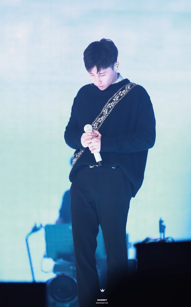 douerky's tweet photo. #김성규 #성규 

오랜만에 가수 성규 보니까 좋다🥰🥰🥰🥰 https://t.co/frA4T1wWQY