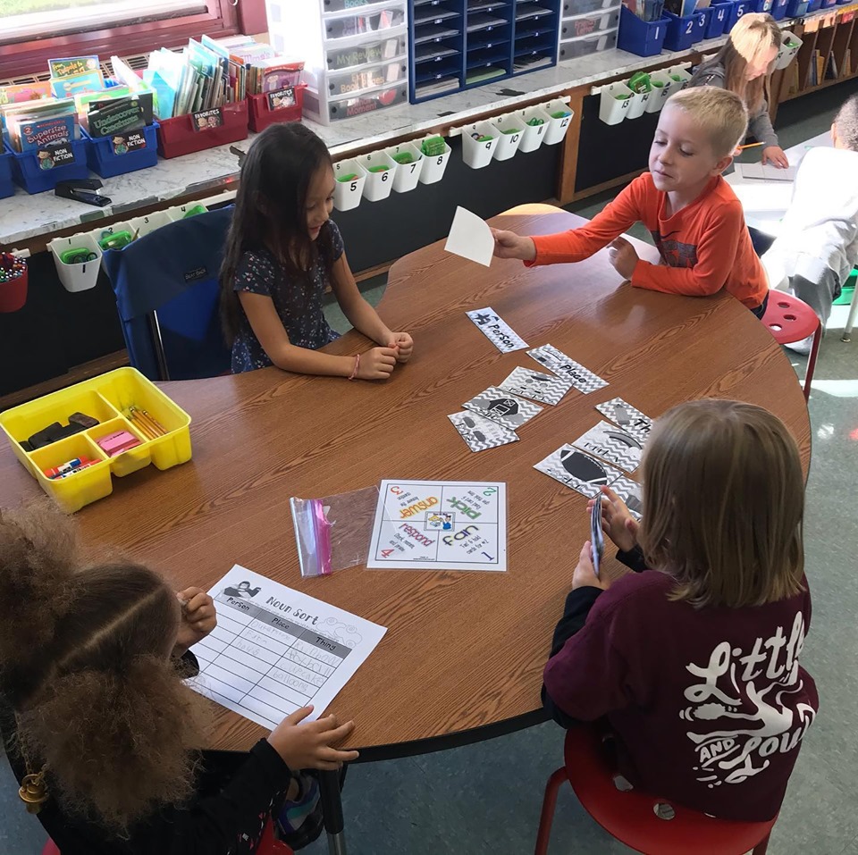 MolineCVSchools's tweet photo. Parent-Teacher Conferences are this week. All schools will have early dismissal on Thurs., Feb. 13: Elementary: 10:55 am, Middle: 11:05 am, High School: 11:10 am. No school Friday, Feb. 14. or Monday, Feb. 17 (Presidents' Day) 
#molinepride https://t.co/IwoV4Rl1bt