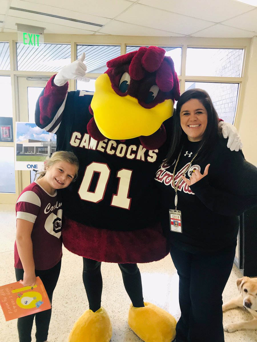HalfacreHope's tweet photo. Cockyโs Reading Express visited @gilbert_primary this morning! So much fun! #cockysreadingexpress #gococks #goreading @CockyReads https://t.co/YbTG2e7dg5