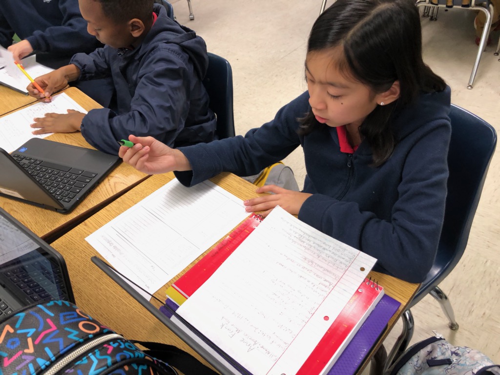 IC_Kirkpatrick's tweet photo. @Everett_A_ @DrFish_ncts @NCTS09 Fourth graders in Ms. Jordan's room are doing research for their upcoming WWII Wax Museum for #forgetivefriday! #ncsdbethebest https://t.co/R9liNBV441