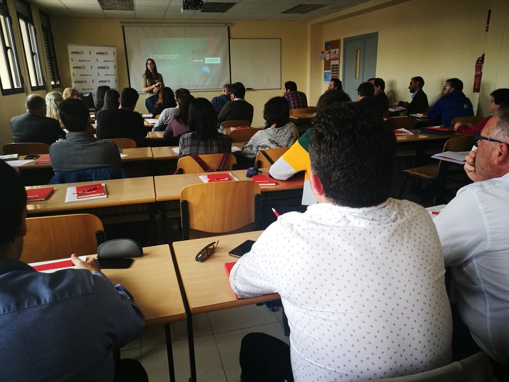 ‘Liderazgo’ de la psicóloga Lara Jiménez inaugura el curso de Dirección de Entidades Deportivas, organizado por AFEDECYL bit.ly/39gmxAF