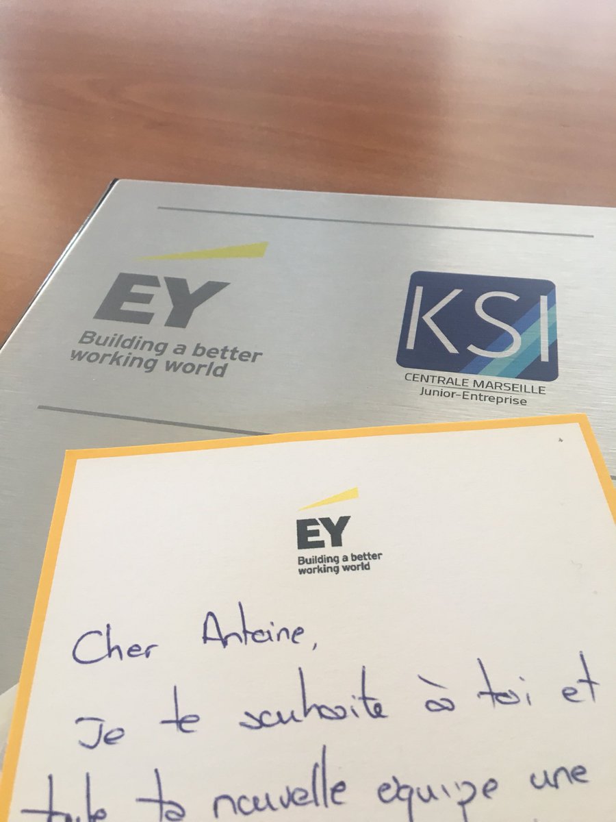 AntoineBechu's tweet photo. Merci @frederichuynh pour vos vœux 2020 !
Bonne année à vous au nom de toute l’équipe @KSIecm ! 

#WeAreJE https://t.co/ILpXjhPgd3
