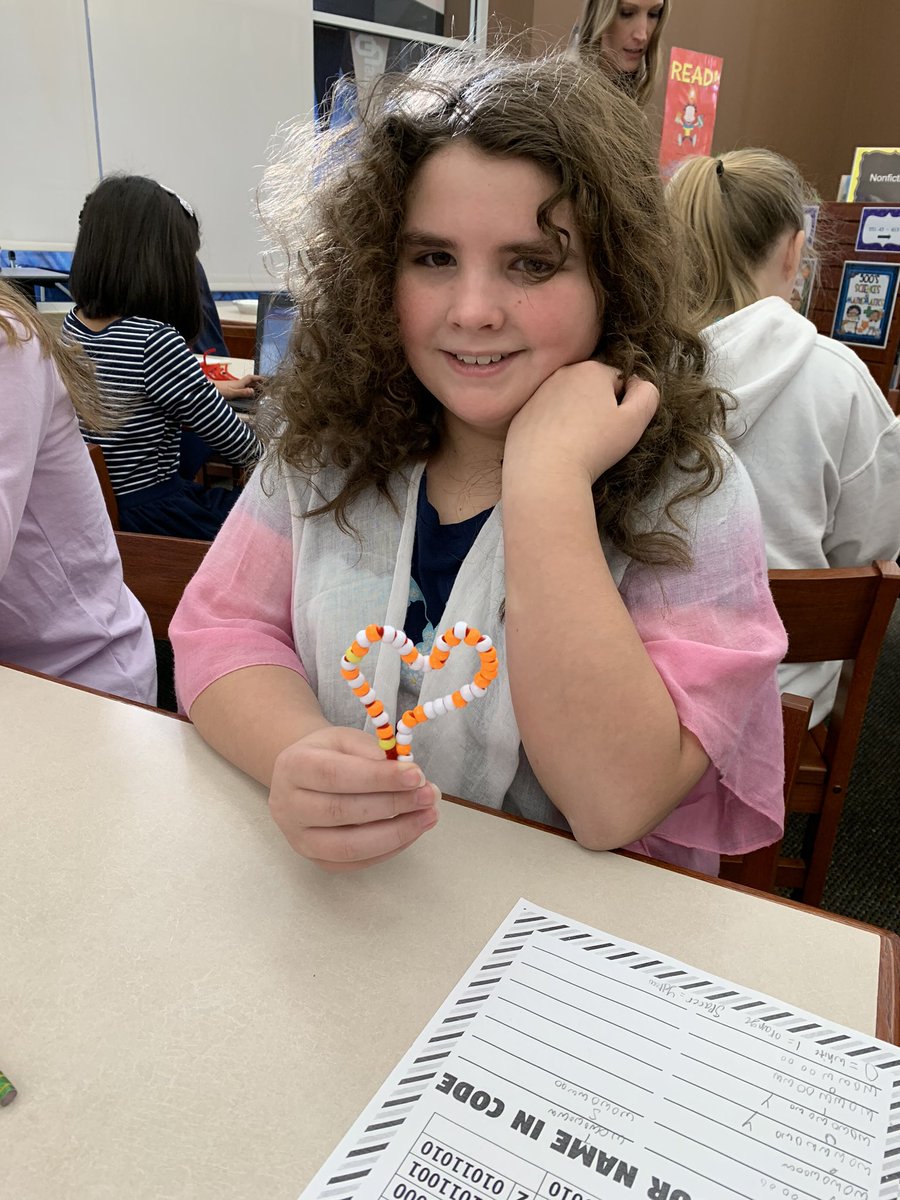 ccrocke's tweet photo. Valentine Coding with 4th grade! #jctgoforlaunch #nisdtxlib @JCTElementary @nisdtxlib https://t.co/pwBfu5tT7d
