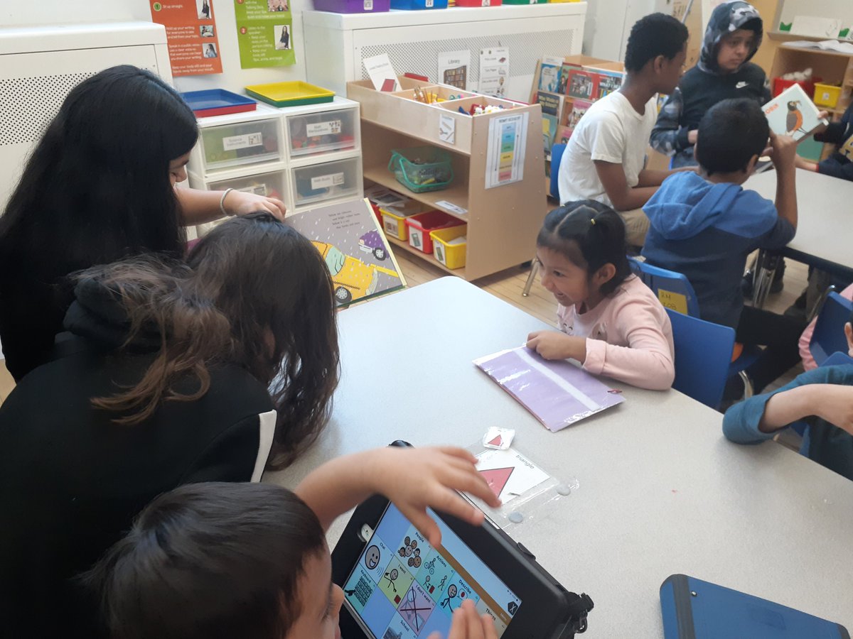 P277Q_'s tweet photo. Thank you, students from Hunters Point Middle School for coming to visiting our elementary school students! We had fun reading stories, getting help with our worksheets,  and getting to know each other! https://t.co/7Itb9e7gI8