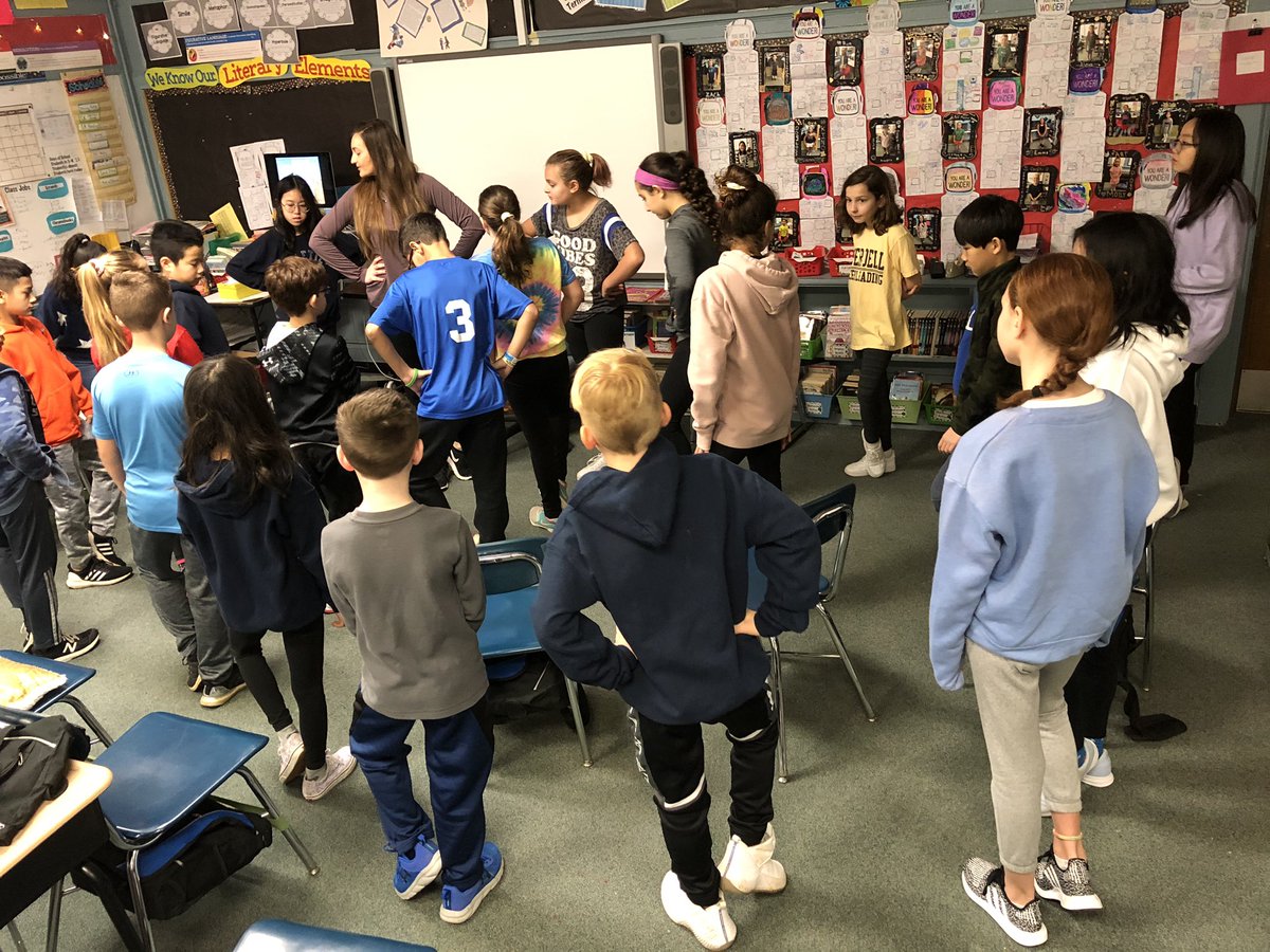 5Rlivelovelearn's tweet photo. 5R learned some Mindful Movements with our visitor, Ms. Sam, today! They really enjoyed practicing a special breathing technique while thinking, “I am calm now.” This will be so helpful working through any stress at school or home. Thank you Sam! #rooseveltpride https://t.co/RT8l06MMvR