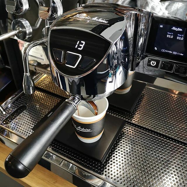 VidedaTti's tweet photo. Never stop making coffee with Eagle One 🖤 @victoriaarduino1905
.
.
#epoca #technologies #engineering #coffee #barcelona #spain #specialtycoffee #specialtymachines #specialtygrinders #people #inspire #learn #share #love #passion #innovation #innovate … https://t.co/LCOKkMRbtY https://t.co/4X7yNGv4sc