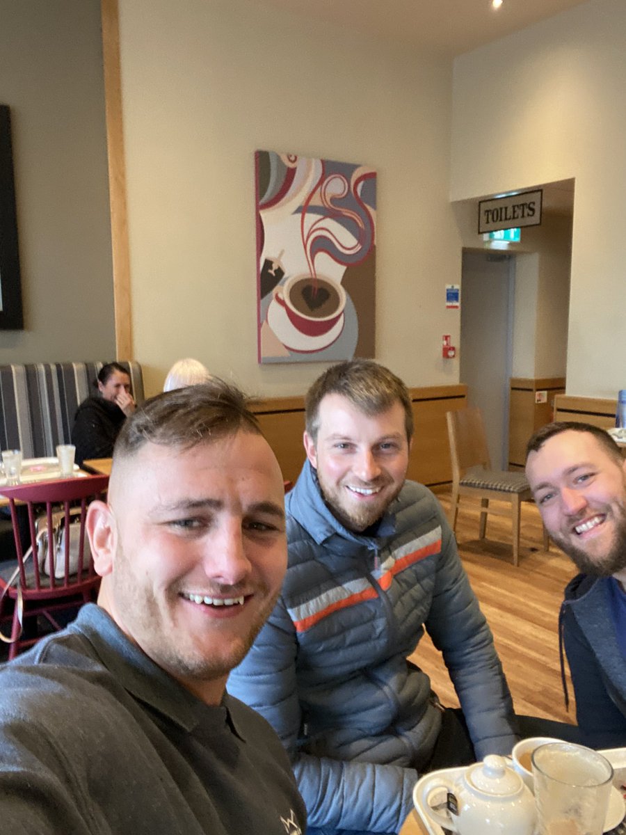 Nathan_Decastro's tweet photo. Always great to catch up with my old school mates @svsportsperform  &amp; Andy Waters! Top lads and friends for life 💯👍 https://t.co/waulQyPUBn
