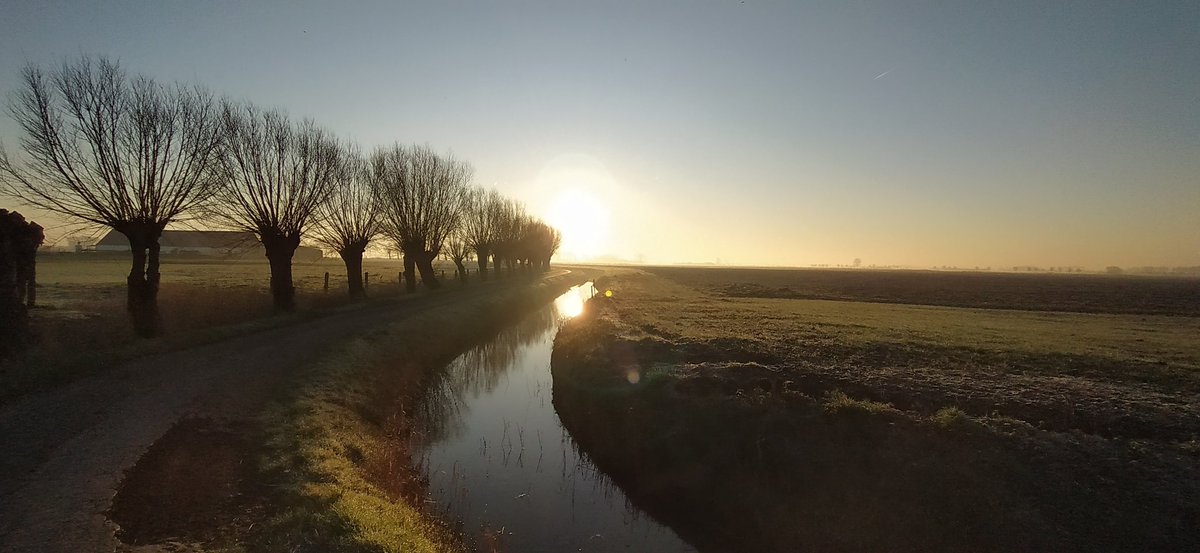 stecouv's tweet photo. #vrtweer sint-pieters-kapelle middelkerke https://t.co/wVsnVcJ0Ll