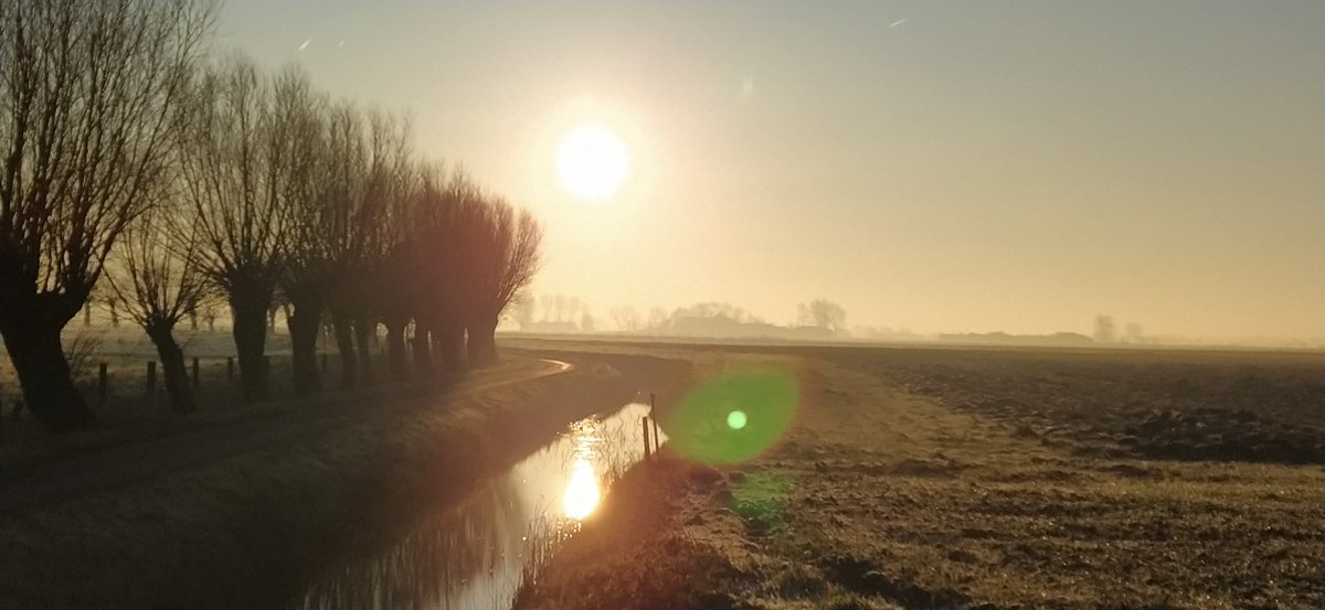 stecouv's tweet photo. #vrtweer sint-pieters-kapelle middelkerke https://t.co/wVsnVcJ0Ll