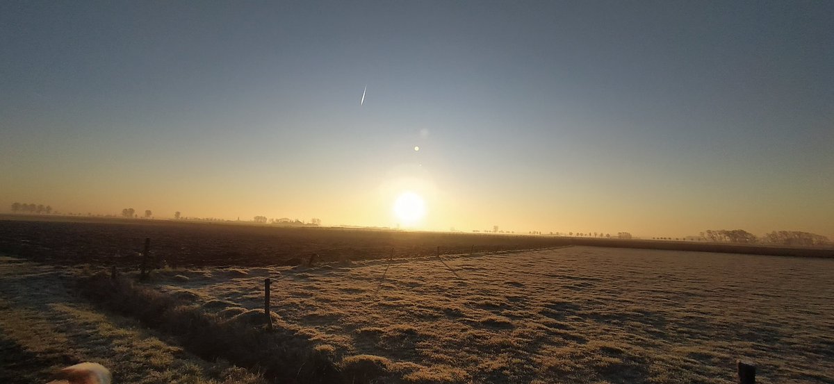 stecouv's tweet photo. #vrtweer sint-pieters-kapelle middelkerke https://t.co/wVsnVcJ0Ll