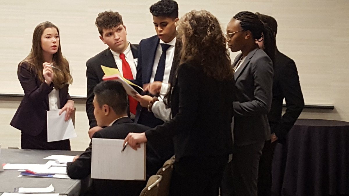 mskaz111's tweet photo. The work has begun at @UChicago #MUNUC32! #NAMUN https://t.co/7j2A7sDa3n