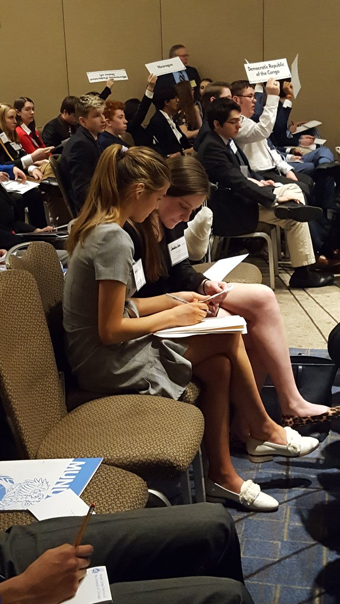 mskaz111's tweet photo. The work has begun at @UChicago #MUNUC32! #NAMUN https://t.co/7j2A7sDa3n