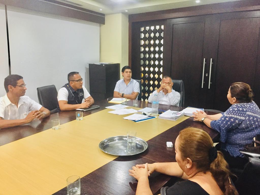 SamuelCofreM's tweet photo. Reunión de trabajo con el Ing.  Clemente Bravo Prefecto de la Provincia de El Oro, gestionando obra para el Colegio de Bachillerato Jambelí #Distrito07D06 Santa Rosa-Educación.
#EducaciónParaTodos 
@magdasalazarg https://t.co/0AfcaJeB38