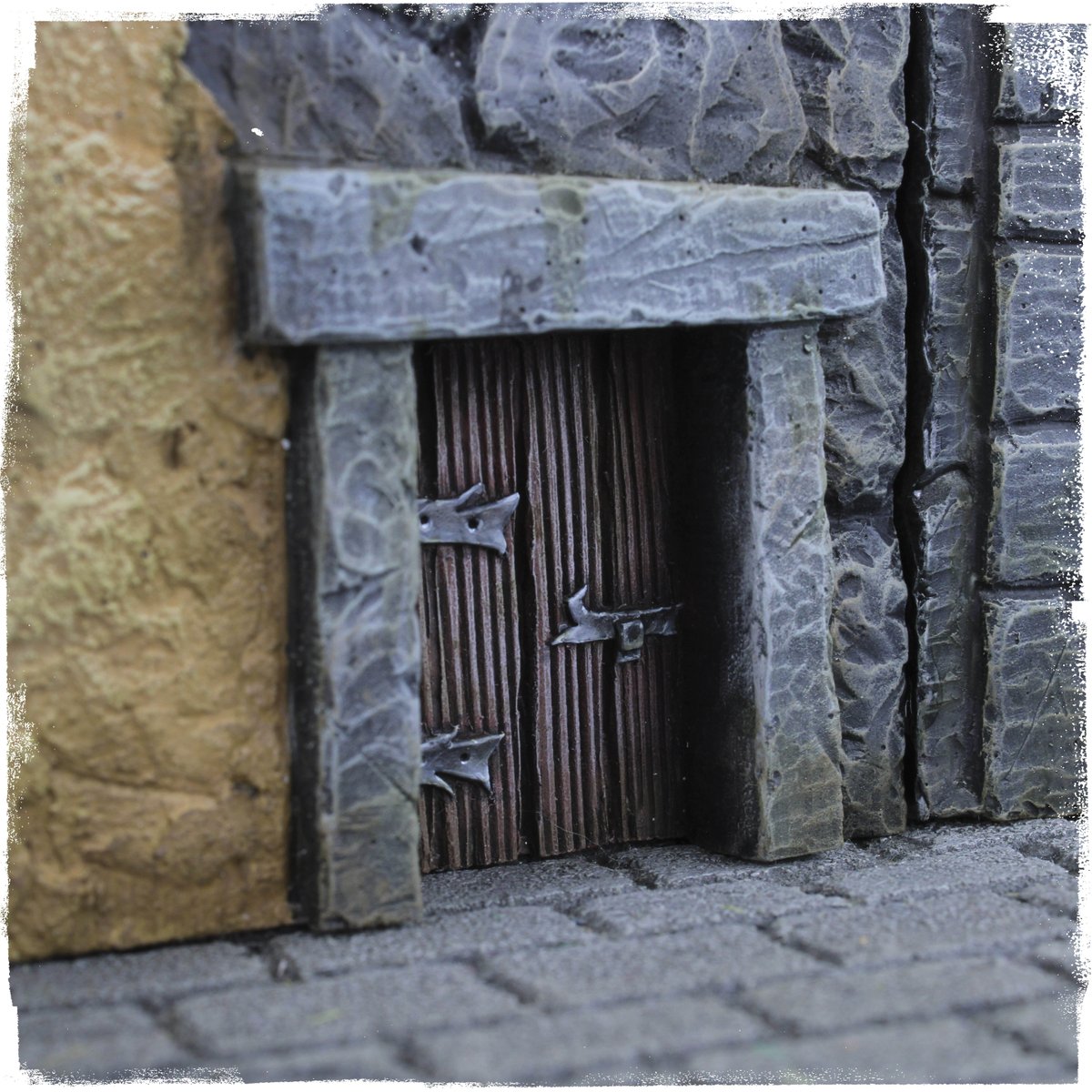 WarWorld_Gaming's tweet photo. “What brought us here? Adventure? Lust for gold? A comfortable bed for the night? Whatever the cause, perhaps this place holds the key to realizing our desires…”
Our full Fantasy Village range is available on the War World Gaming website.
https://t.co/LhjiHEHW4h https://t.co/BCcRpaNP9H