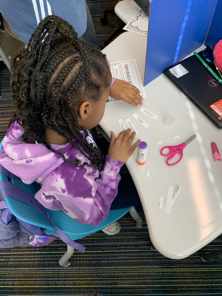 LBlackstock36's tweet photo. @twoggtwisters know how to #Playlist! @Kaylak912’s 2nd grade Ss are working hard today and being extremely successful! @BronwynRumsey #BISDpride #digitalBISD https://t.co/0VsydZrjVA
