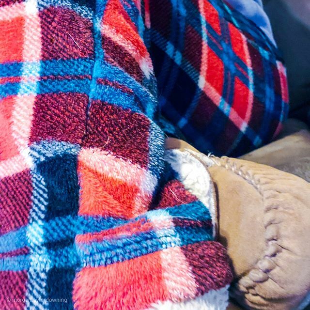 morgantdowning's tweet photo. Fuzzy pajama pants ✔️ Fuzzy house shoes ✔️ Not pictured⁠
➡️ the fuzzy socks currently keeping my toes toasty!⁠
.⁠
A week of cold is all I can take - come on spriiing 🌻🌞⁠
.⁠
#waitingonspring #springcomesearly #winterintexas #brighteyedandbrazen #l… https://t.co/Py0PcYW1uQ https://t.co/oZDxfQi08T