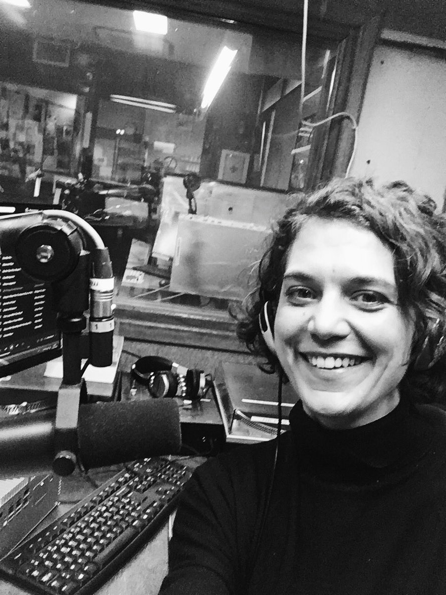 LucieBaratte's tweet photo. Le bonheur de retrouver la radio !! ✌️Rendez-vous lundi à 8h sur 106.6 FM, sur le DAB+ ou sur https://t.co/e5iHWlvVWz pour la 25e émission de Rebelles Rebelles ! 
https://t.co/x742QwPjb2 cc @campuslille https://t.co/SRz2j9vlUo