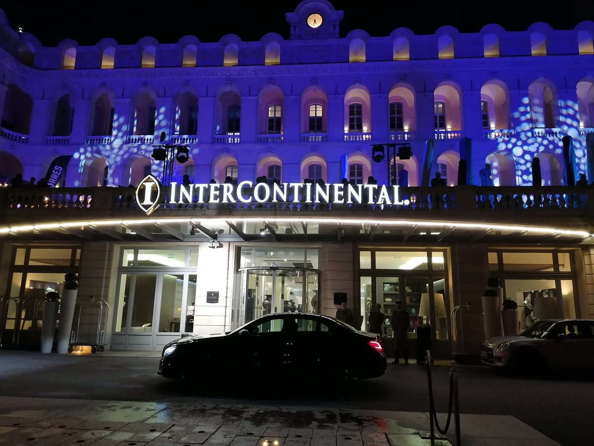 VtcAix's tweet photo. Walkyrie VTC a transporté les convives à la soirée Givrée de l'@ICMarseille !
#icmarseille #partytime #capianbar #night #Marseille https://t.co/xmbYVj8eXO