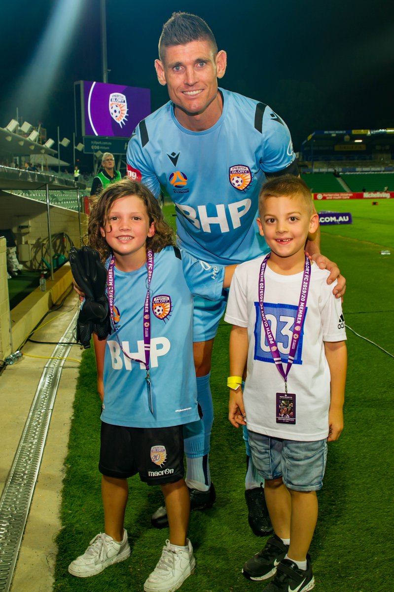 Another great result for Glory. A few shots of @LiamReddy33 in action.