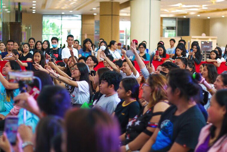 YOYOSO_PH's tweet photo. Thank you for the love, Naga City! ♥️ Yoyoso Robinson’s Place is NOW OPEN ✨

#KissesDelavin 
#YohanKing
#Naga https://t.co/xGcPSbXPnf