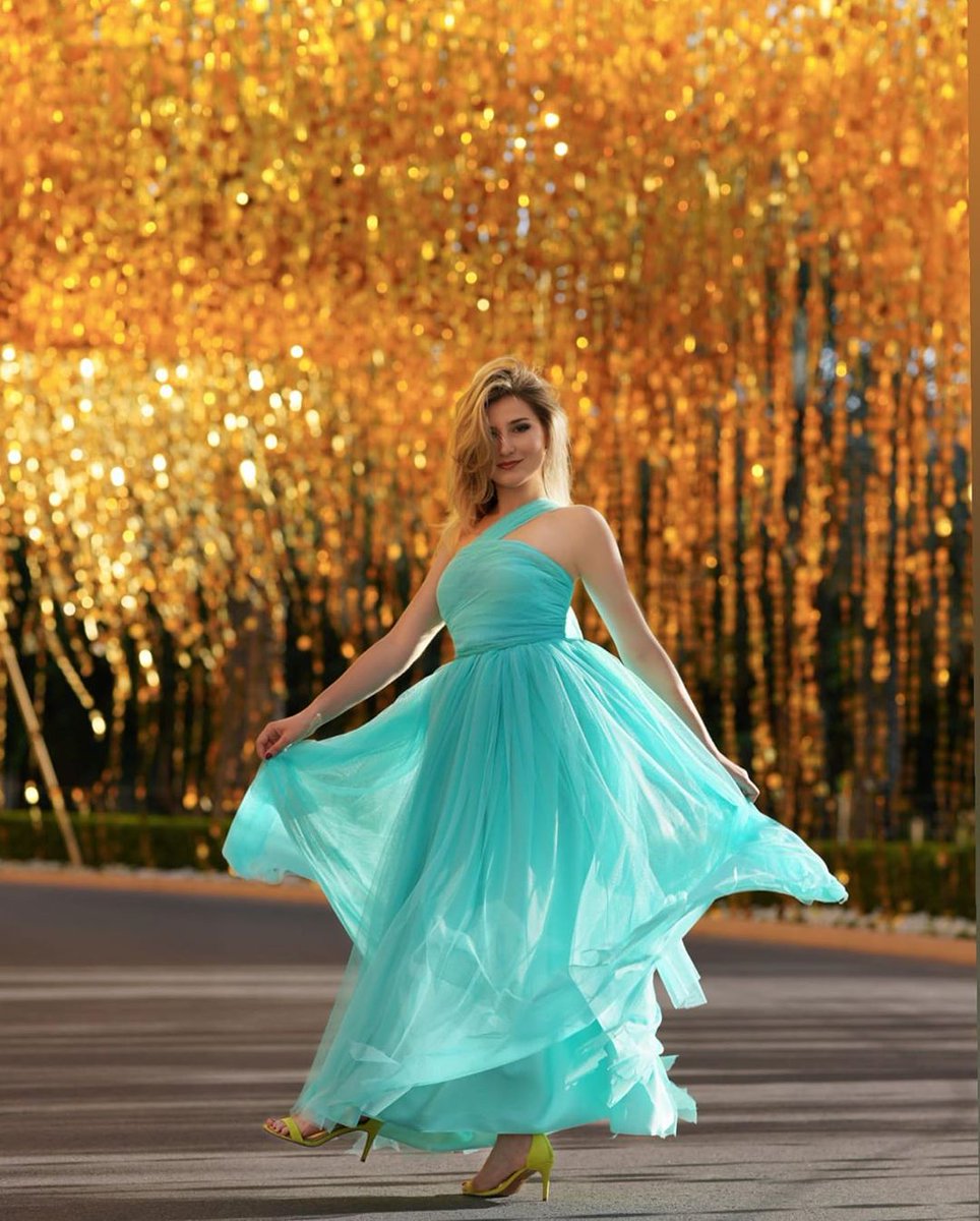 Our latest project #Goldendotinvasion in #RitzCarltonBahrain 
#Impactplan #impactplanartproductions #impactyourlife #artforall #Bahrain