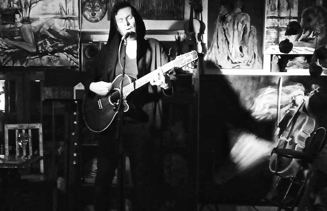 thehillsmover's tweet photo. When you play a very intimate show in #Warsaw and turns out that one of your guests is a polish politician, with whom you talk about dark &amp; heavy music and women rights until late. Thank you for the pic and the good vibes @AndrzejRozenek https://t.co/CKzo7iZC8e https://t.co/kXAz8wx95a