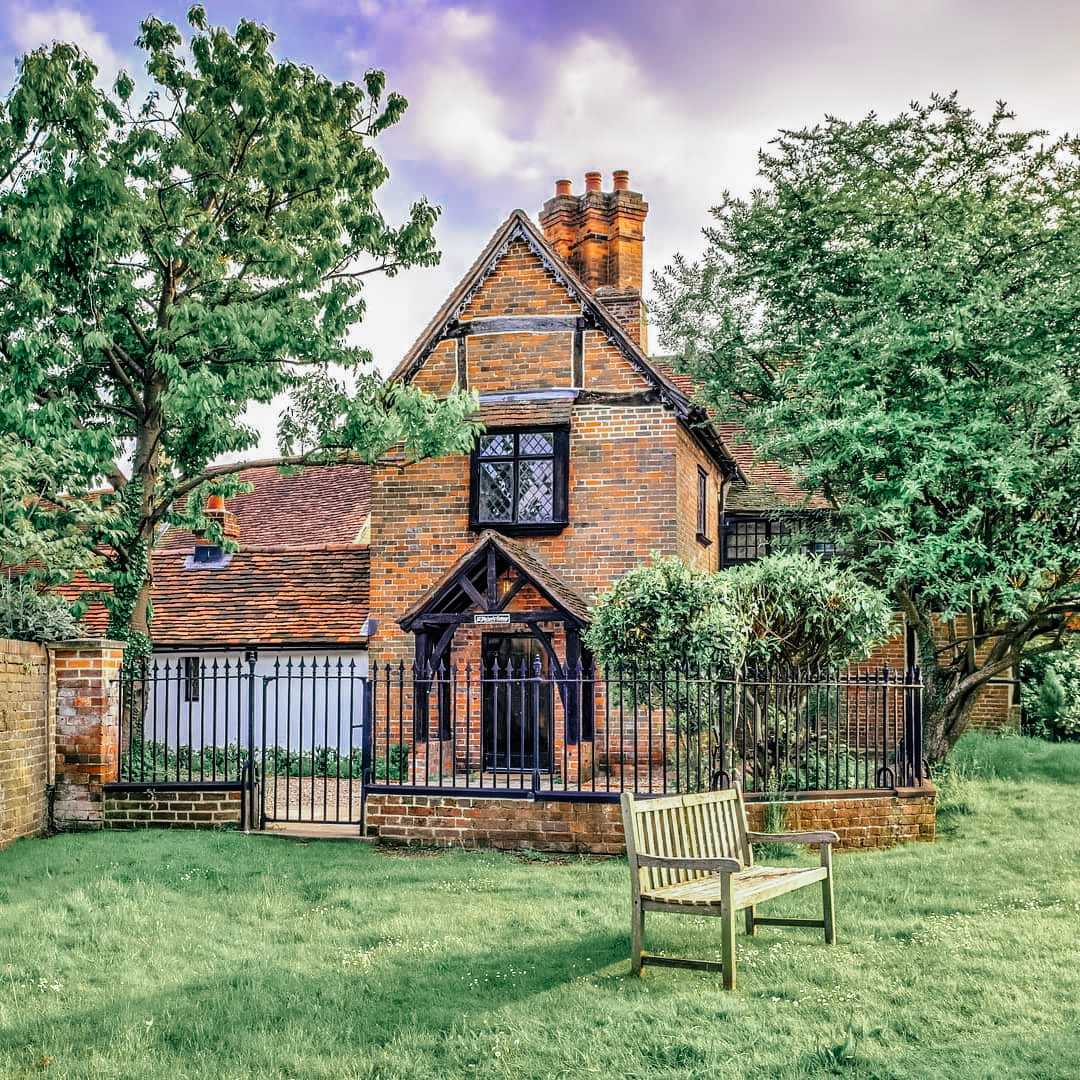 Take a tour around the quaint towns of Berkshire, you'll find postcard worthy beauty in every corner.

📸: @placesofbritain

 #YTLHotels #YTLTravels #Bray #VisitWindsor #Berkshire