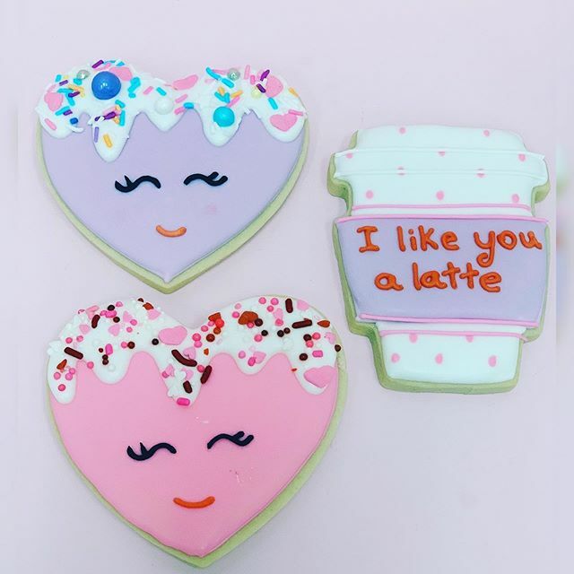 originalcupcake's tweet photo. Share the cookies love 💗💕💕
Valentine’s sugar cookies available @cupcakes_metrotown 
#vancouvercookies 
#valentinestreats https://t.co/SxdYhegaXp https://t.co/sQ34tGFT8f
