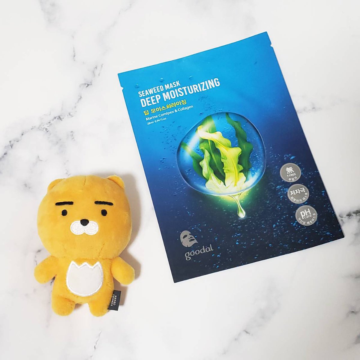 Beauty_moon__'s tweet photo. ☑goodal seaweed mask
   DEEP MOISTURIZING

このパック初めて使ったけど
かなりしっとりしてて顔から剥がれないし
水分補給たーっぷりできた気分🍀

#韓国コスメ #美容
#フェイスパック #肌の水分補給
#韓国パック #肌の潤い
#モイスチャー #goodal https://t.co/CeEJsX1cdW