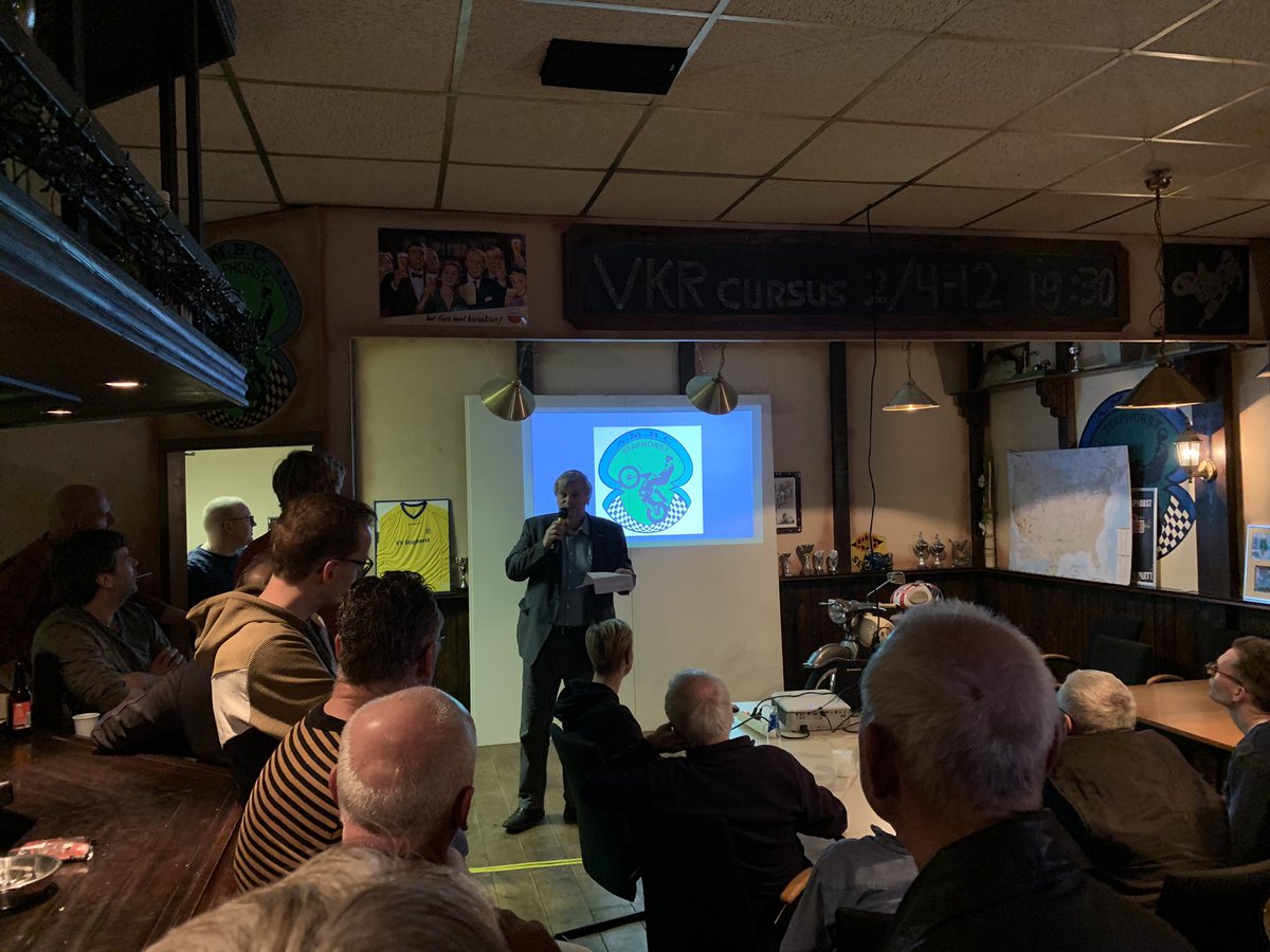 Drukbezochte en gezellige kick-off-avond bij de @AMBC66 AMBC Staphorst. Voorzitter <a href="/BBJVeen/">Bé Veen</a> kijkt terug maar vooral vooruit naar de nieuwe crossbaan die momenteel gerealiseerd wordt.